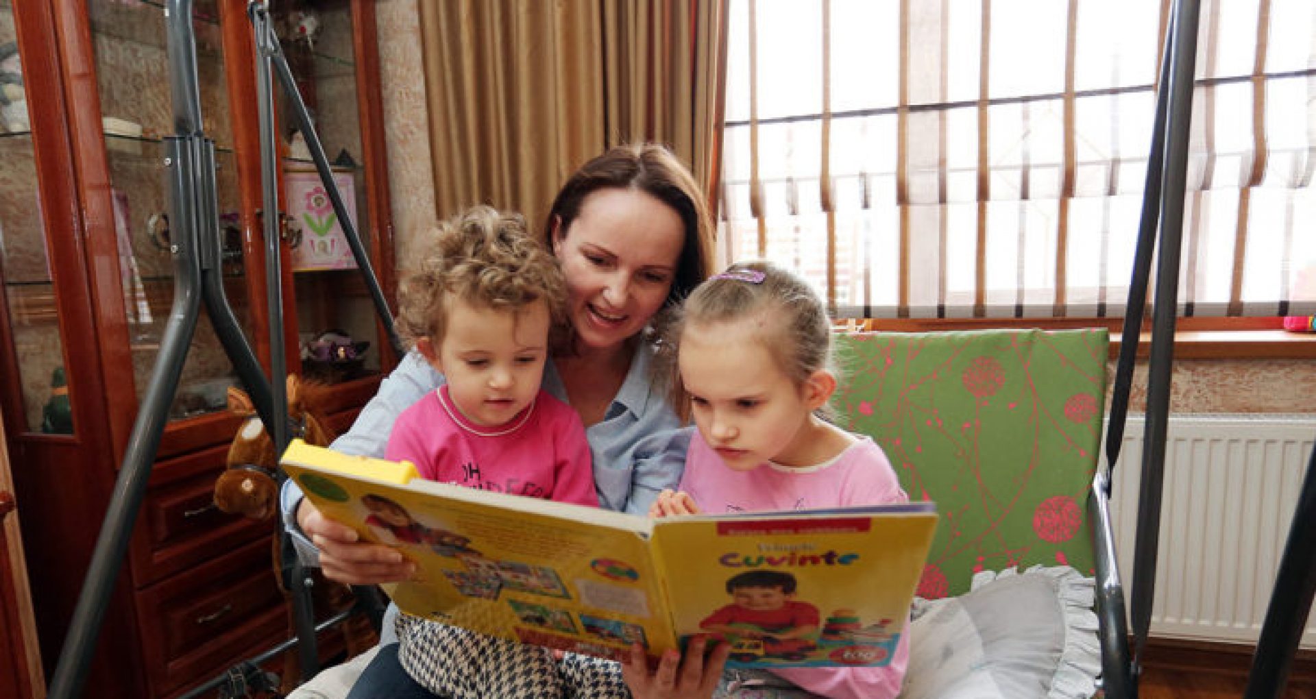 Doina Losetchi and her daughters