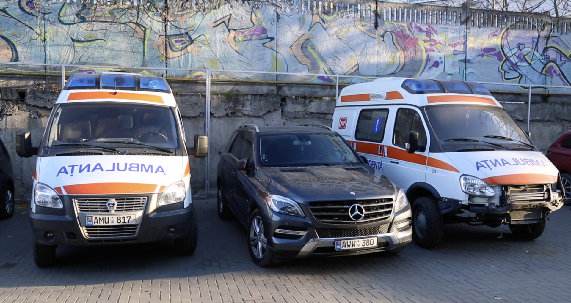 Backstage Purchases of Ambulances: Criminal Cases, Non-compliances and Political Affiliations