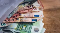 Public Property Agency Officials Cash in Thousands of Euros From State-Owned Companies