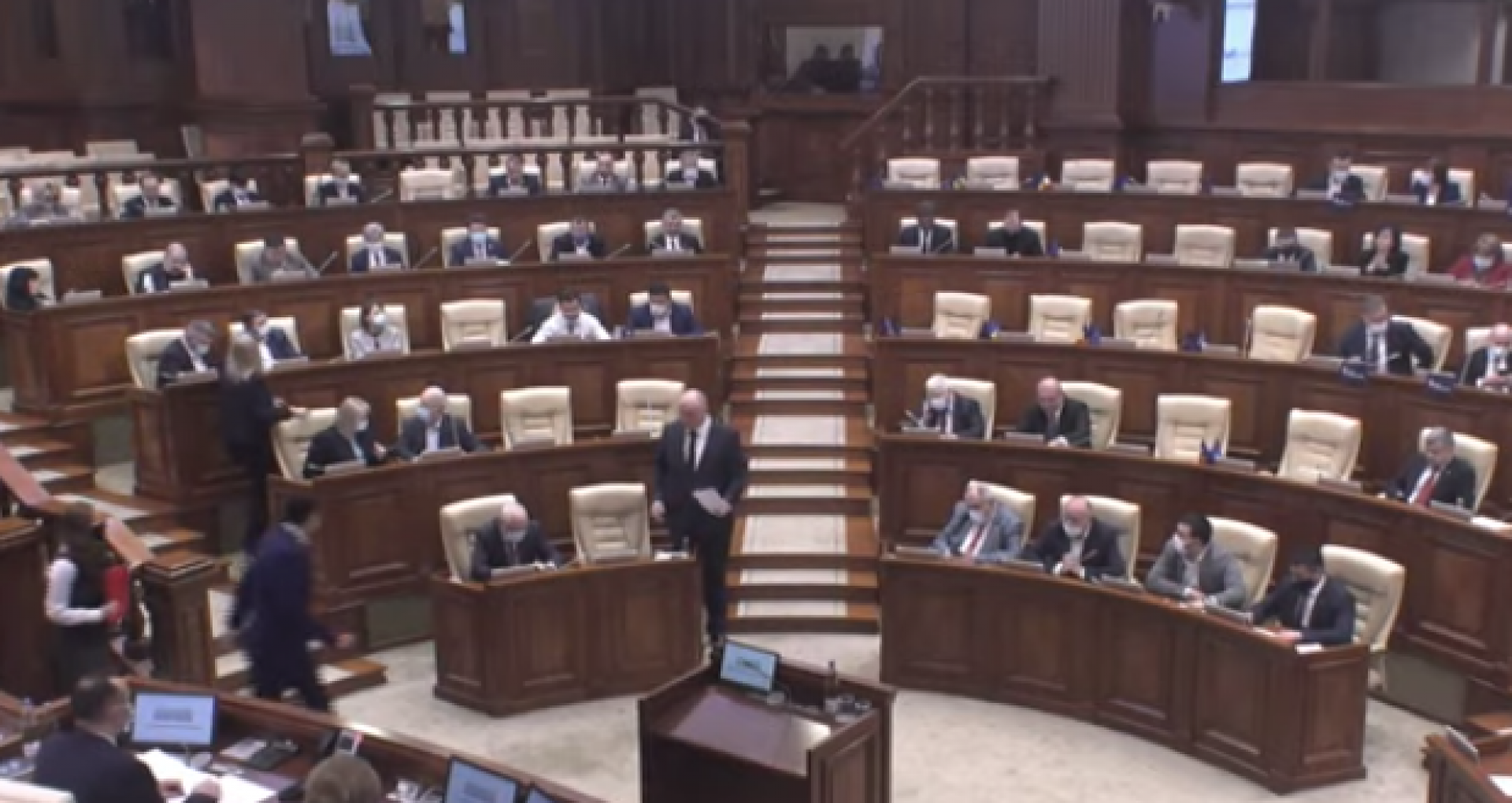 Parliamentary Majority Votes For Resignation of Constitutional Court Judges, Accusing them of Usurpation of Power