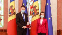 President Maia Sandu Awarded the “Order of Honor” to the MEP Siegfried Mureșan, President of the European Parliament Delegation to the EU-Moldova Committee