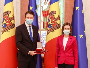 President Maia Sandu Awarded the “Order of Honor” to the MEP Siegfried Mureșan, President of the European Parliament Delegation to the EU-Moldova Committee