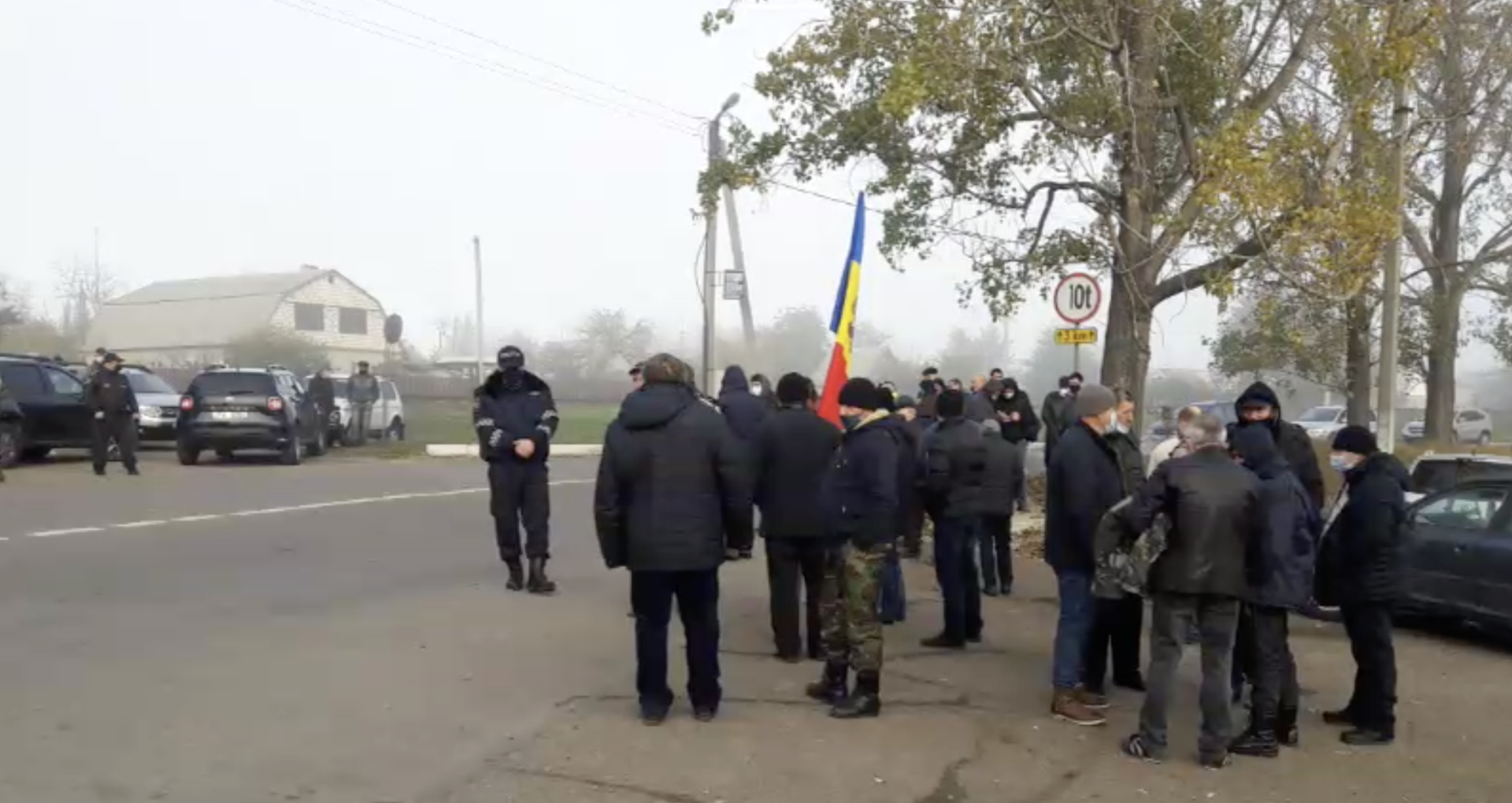 How People in the Breakaway Transnistria Region of Moldova Express Their Right to Vote in the Second Round of Elections