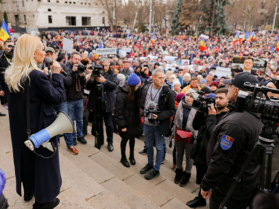 Six TV stations will suspend their activity. Security and Intelligence Service proposed to the Exceptional Situations Commission to “suspend” broadcasting licenses. PM Recean: “These TV stations are subordinated to Plahotniuc and Shor criminal groups”