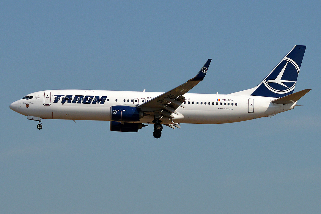 Самолет следовавший рейсом. Боинг 737 82r. Tarom a320. Boeing 737-82r Tarom. Tarom рейс 261.