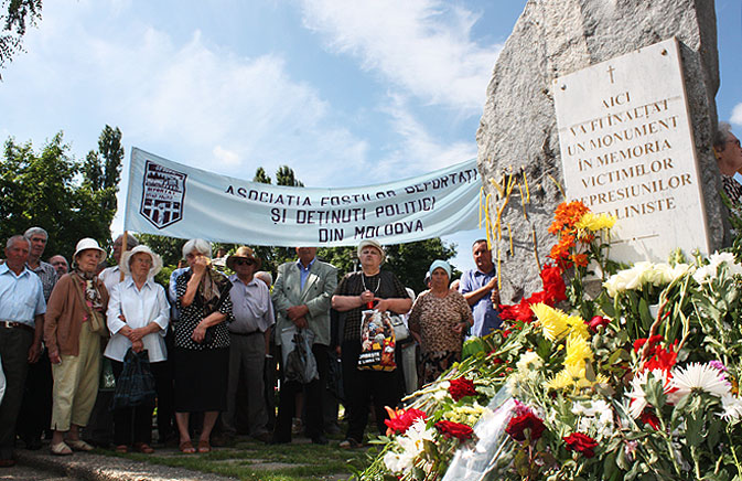 deportati-la-monument-7-iulie-2011B