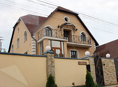 Casa familiei Coteţ dintr-o suburbie a oraşului Chişinău