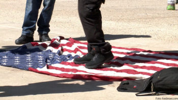 american-flag-trump-protestscopiere