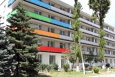 Căminele nr. 10 și nr. 11 ale Universității de Stat din Moldova de pe str. Gh. Cașu au fost renovate de către compania de construcții „Lagmar-Impex”