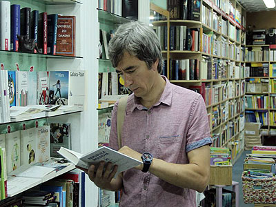 Petru Negură, sociolog, împreună cu Vitalie Sprânceană și Vasile Ernu, au scos de sub tipar cartea „R. Moldova la 25 de ani”