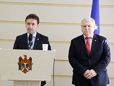 Deputații Iurie Țap și Oleg Lipskii au prezentat ieri, 30 noiembrie, un „raport de alternativă” al Comisiei Parlamentare de anchetă