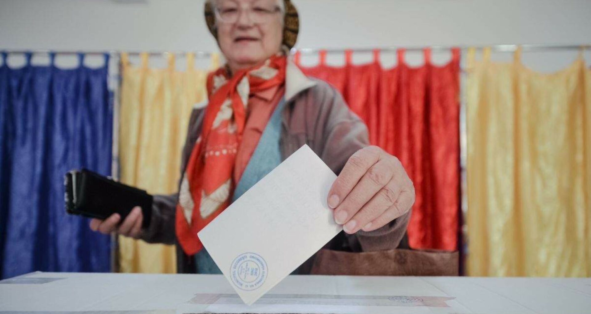 La Ce IntrebÄƒri Vor Trebui SÄƒ RÄƒspundÄƒ Romanii La Referendumul Organizat Pe 26 Mai Ziarul De GardÄƒ